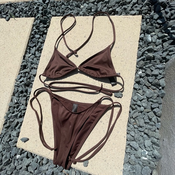 SKIMS Cocoa Bikini Set - Picture 3 of 5